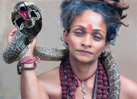  「Snake Woman」：古代ナイジェリアの知恵と恐れを体現する物語！